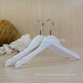 Cintre en bois blanc pour vêtements suspendus